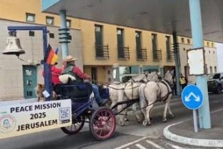 clopjpg - Știri de azi Știri de azi | Caravana care transportă ”Clopotul Păcii” pe o distanţă de peste 4.800 Km până la Ierusalim traversează România - Știri de azi |