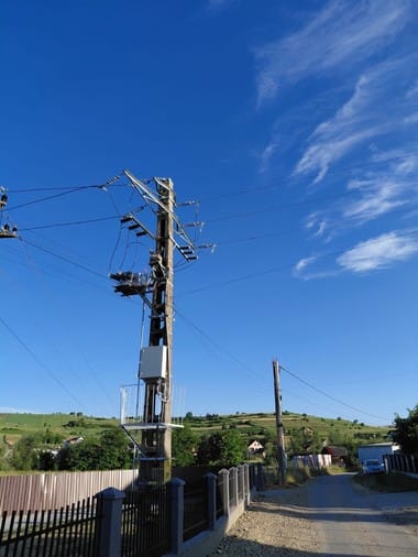 Știri de azi | Distribuţie Energie Electrică Romania a investit 3,5 milioane de lei în modernizarea infrastructurii de distribuţie a energiei electrice din localitatea Dumitra, judeţul Bistriţa-Năsăud - Știri de azi | 