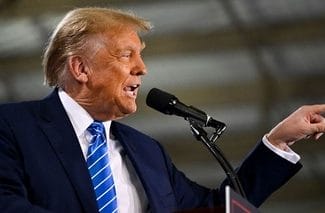 Știri de azi | Trump: Powell e ”nătărău” şi va fi înlăturat în 8 luni; Criticile la adresa Rezervei Federale se intensifică - Știri de azi | 