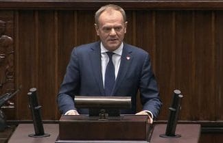 donald-tusk-in-parlament-xjpg - Știri de azi Știri de azi | Donald Tusk şi-a remaniat guvernul în încercarea de a se redresa în sondaje după „cutremurul” de la alegerile prezidenţiale. Premierul polonez se orientează spre dreapta şi demite miniştrii consideraţi incapabili să facă schimbări rapide - Știri de azi |