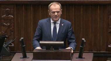 Știri de azi | Donald Tusk şi-a remaniat guvernul în încercarea de a se redresa în sondaje după „cutremurul” de la alegerile prezidenţiale. Premierul polonez se orientează spre dreapta şi demite miniştrii consideraţi incapabili să facă schimbări rapide - Știri de azi | 