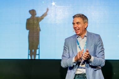 Știri de azi | Vicepremierul Dragoş Anastasiu: Când numărul copiilor care au medii de 9,50 s-a triplat în trei ani, dar rezultatele la PISA nu s-au schimbat, e o problemă / Când 80-90% dintr-o clasă ia burse de merit, nu cred că e un lucru pe care ni-l dorim - Știri de azi | 