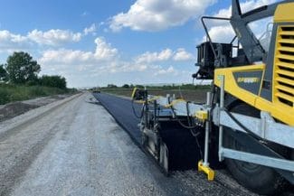 drum-asfalt-2jpg - Știri de azi Știri de azi | Ministerul Transporturilor pregăteşte o investiţie de peste 756 milioane lei în modernizarea drumului naţional 73C, Tigveni-municipiul Râmnicu Vâlcea - Știri de azi |