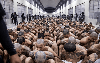 el-salvador-inchisoare-sua-bfmtvpng - Știri de azi Știri de azi | Un venezuelan deportat şi încarcerat în El Salvador depune o plângere oficială împotriva SUA - Știri de azi |