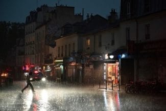 franta-furtuni-tw6jpg - Știri de azi Știri de azi | Suceava: Două persoane, între care un copil, au rămas blocate la o cabană din Gura Humorului, din cauza unei ploi torenţiale care a făcut imposibil accesul dinspre şi către imobil. Jandarmii au intervenit în sprijinul lor - Știri de azi |