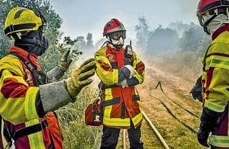 Știri de azi | Incendiu de vegetaţie în sudul Franţei: aproape 1.000 de pompieri mobilizaţi, vremea mai blândă ajută intervenţia - Știri de azi | 