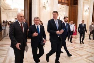 grosujpg - Știri de azi Știri de azi | Preşedintele Parlamentului de la Chişinău l-a felicitat pe Bolojan, ales preşedinte PNL: Noi, cei din R. Moldova, vă suntem alături Ştim ce misiune importantă avem. Aşa cum au ales moldovenii în România în luna mai, vor alege în septembrie în R. Moldova - Știri de azi |
