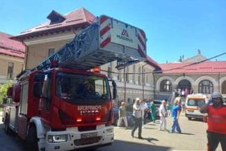 Știri de azi | Prefect de Iaşi: Bateriile care au provocat incendiul din camera de la subsolul Maternităţii ”Cuza Vodă” vor fi relocate. Va fi amenajat un alt spaţiu, în afara clădirii, pentru a nu mai exista nici un risc - Știri de azi | 