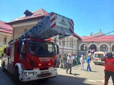 incendiu-maternitate-iasi-2jpg - Știri de azi Știri de azi | Prefect de Iaşi: Bateriile care au provocat incendiul din camera de la subsolul Maternităţii ”Cuza Vodă” vor fi relocate. Va fi amenajat un alt spaţiu, în afara clădirii, pentru a nu mai exista nici un risc - Știri de azi |