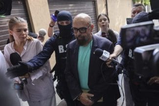 Știri de azi | Popescu Piedone, când a ieşit a doua oară din sediul DNA: Nu există nicio convorbire între mine şi Radu Ruşanu / Funcţia este periodică şi trecătoare / Probabil azi se deschide şampania la marile retailuri, restaurante şi hoteluri - Știri de azi | 