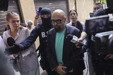 Știri de azi | Popescu Piedone, când a ieşit a doua oară din sediul DNA: Nu există nicio convorbire între mine şi Radu Ruşanu / Funcţia este periodică şi trecătoare / Probabil azi se deschide şampania la marile retailuri, restaurante şi hoteluri - Știri de azi | 