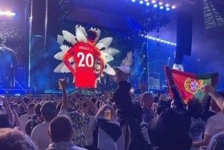 Știri de azi | Oasis s-a reunit după mai bine de 15 ani într-un concert spectaculos la Cardiff. Fraţii Liam şi Noel Gallagher i-au adus un omagiu lui Diogo Jota – VIDEO - Știri de azi | 