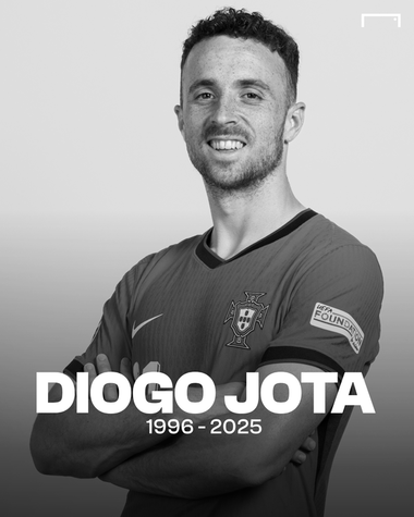 Știri de azi | Dramă în lumea fotbalului. Diogo Jota, fotbalistul portughez al echipei Liverpool, a murit într-un accident rutier la doar 28 de ani. El se căsătorise în urmă cu 10 zile şi avea trei copii - Știri de azi | 