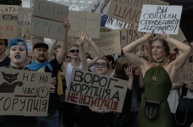 kiev-manifestatii-anticoruptie-afpjpg - Știri de azi Știri de azi | Zelenski propune un nou proiect de lege care să asigure ”independenţa” structurilor anticorupţie, în urma unui val de manifestaţii. Textul supus joi aprobării Parlamentului - Știri de azi |
