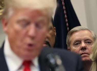 lindsay-graham-trump-twjpg - Știri de azi Știri de azi | Un proiect de lege american în vederea impunerii Rusiei unor sancţiuni masive câştigă teren - Știri de azi |