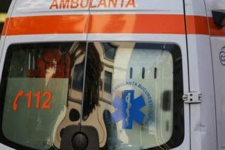 Știri de azi | Un bărbat de 68 de ani şi un adolescent, răniți după ce un perete s-a prăbușit peste ei. Cei doi au fost transportaţi la spital - Știri de azi | 