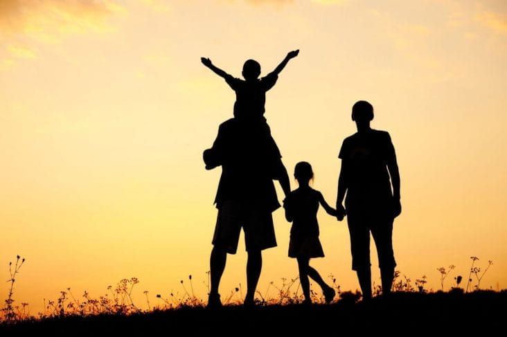 Știri de azi | UNSAR: Familia, principalul sprijin al românilor în fața riscurilor financiare majore - Știri de azi | 