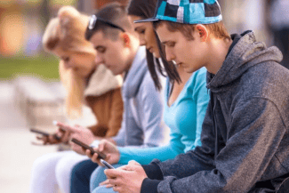 Știri de azi | Salvaţi Copiii lansează un ghid cu activităţi propuse de adolescenţi, pentru o vacanţă dincolo de ecrane - Știri de azi | 