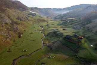 Știri de azi | FOTO Turist rătăcit pe Via Transilvanica – A fost salvat de jandarmii montani - Știri de azi | 