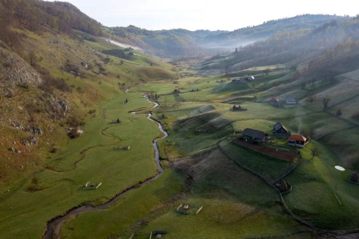 media-173921327728690300jpg - Știri de azi Știri de azi | FOTO Turist rătăcit pe Via Transilvanica – A fost salvat de jandarmii montani - Știri de azi |