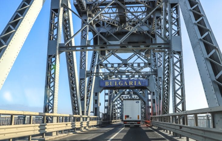 Știri de azi | Breaking – Vești proaste pentru românii care vor să plece în Bulgaria: Restricții de circulație pe Podul Prieteniei - Știri de azi | 