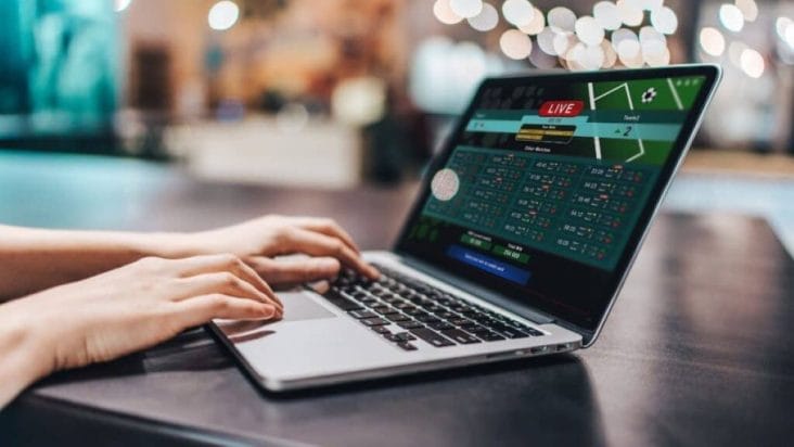 Știri de azi | Ghinion pe linie: A furat 900.000 de euro de la stat și i-a pierdut pe toți la pariuri / Dezvăluiri din dosarul fostei directoare de la Electrica Serv - Știri de azi | 