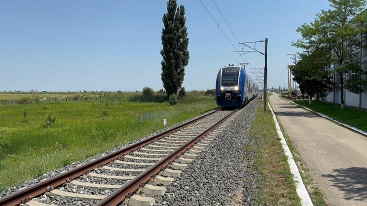 media-174991192501656000jpg - Știri de azi Știri de azi | Accident feroviar în Dâmbovița: autoturism lovit de un tren de călători - Știri de azi |