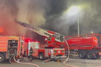 Știri de azi | Val de incendii în apropierea plajelor de pe litoralul românesc. Un bărbat a fost rănit și două mașini au ars - Știri de azi | 