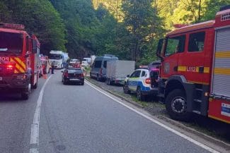 media-175043909719571300jpg - Știri de azi Știri de azi | Trafic restricţionat pe DN 7, în judeţul Vâlcea, din cauza aluviunilor aduse de ploaie pe carosabil - Știri de azi |