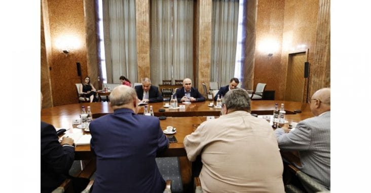 media-175152947047094600jpeg - Știri de azi Știri de azi | Sindicaliștii îl somează pe Ilie Bolojan să anuleze reorganizarea Cancelariei Guvernului: Încalcă normele UE - Știri de azi |