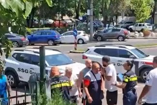 media-175181602692924000jpg - Știri de azi Știri de azi | VIDEO Scandal și bătaie la spitalul pentru copii. Un agent de pază a lovit un bărbat după ce acesta s-a ridicat amenințător de pe scaun - Știri de azi |