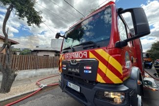 Știri de azi | VIDEO Mai multe case ard în București. Intervenție de urgență a pompierilor - Știri de azi | 