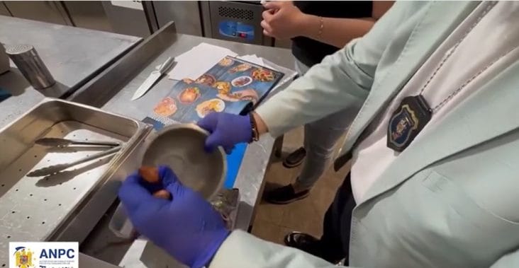 media-175224942308077800jpg - Știri de azi Știri de azi | ANPC a controlat 36 de operatori economici de pe litoral şi a dat amenzi de peste 250.000 de lei – Au fost găsite produse expirate și condiţii de igienă precare - Știri de azi |