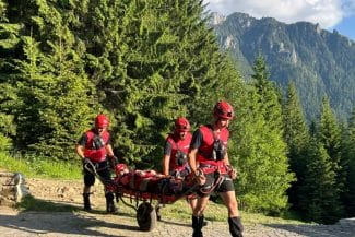 media-175225418193467100jpg - Știri de azi Știri de azi | Acţiune a Salvamont, după ce un turist epuizat şi deshidratat a leşinat pe un traseu montan - Știri de azi |