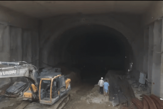 Știri de azi | VIDEO ‘Metoda austriacă’ face minuni pe ‘autostrada rușinii naționale’ din România: Imagini extrem de spectaculoase - Știri de azi | 