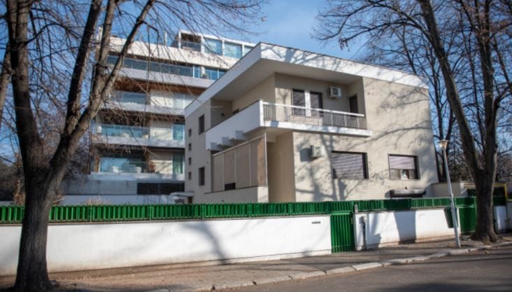 Știri de azi | SURSE Nicușor Dan și Ilie Bolojan urmează să devină vecini: Ce vilă i se pregăteșe președintelui României - Știri de azi | 