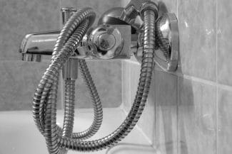 Știri de azi | Se taie apa! Aproximativ 700 de imobile din Capitală rămân fără apă caldă pentru lucrări la sistemul de termoficare - Știri de azi | 