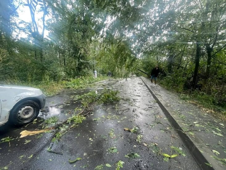Știri de azi | Intervenții pe bandă rulantă ale pompierilor din Caraș-Severin din cauza furtunii - Știri de azi | 
