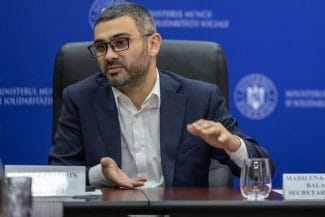 media-175284482210904500jpg - Știri de azi Știri de azi | Ministrul Muncii se solidarizează cu oamenii din Casele de Pensii, care s-au revoltat: Sunt proteste legitime! - Știri de azi |