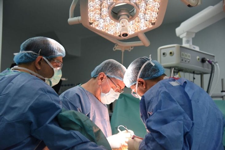 media-175316950309234600JPG - Știri de azi Știri de azi | Aproape că nu mai putea sta în picioare de durere. Cum a fost tratat un bărbat - Știri de azi |