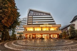 Știri de azi | Reacția Hotelului Internațional Sinaia la perchezițiile DNA – Zvonurile privind o înțelegere cu Piedone sunt false - Știri de azi | 