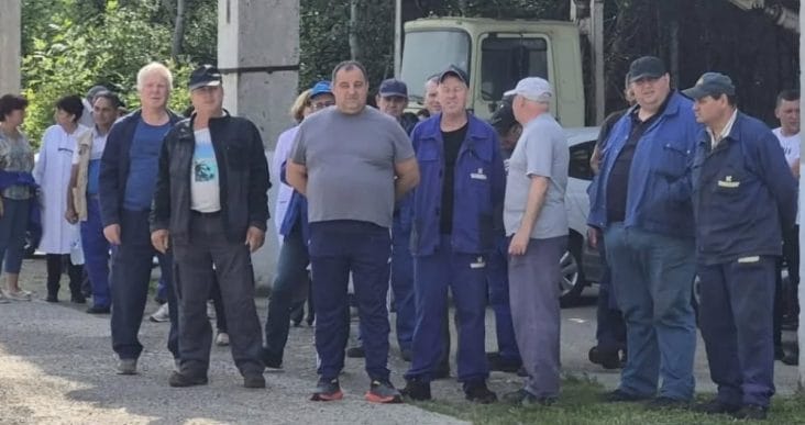 media-175319036837573900jpg - Știri de azi Știri de azi | Cartel Alfa susține protestul muncitorilor de la Fabrica de Pulberi din Făgăraș: ‘E o luptă pentru demnitate’ - Știri de azi |