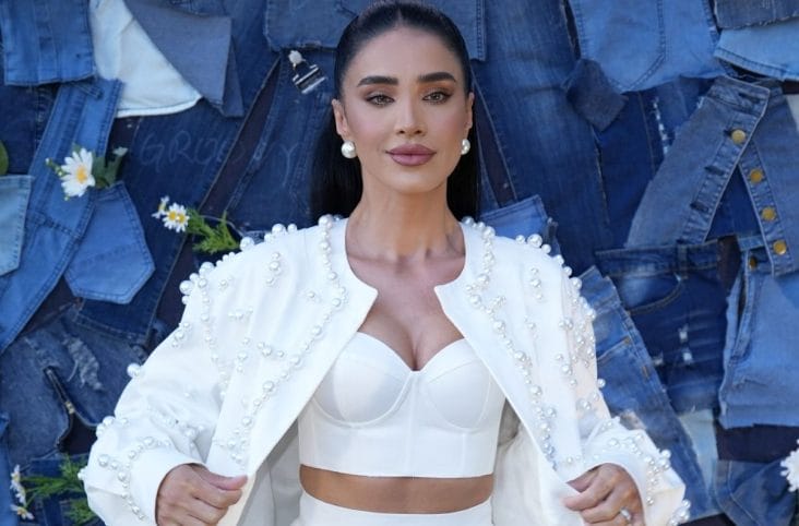 Știri de azi | Adelina Pestrițu a rămas fără permis: Influencerița a ‘zburat’ pe șosea și a trecut pe roșu. Ea a povestit pe Instagram întâmplarea - Știri de azi | 