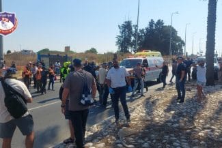 media-175335171263251100jpeg - Știri de azi Știri de azi | VIDEO Alertă în Israel – O mașină a intrat în plin în oamenii care așteptau în stația de autobuz - Știri de azi |