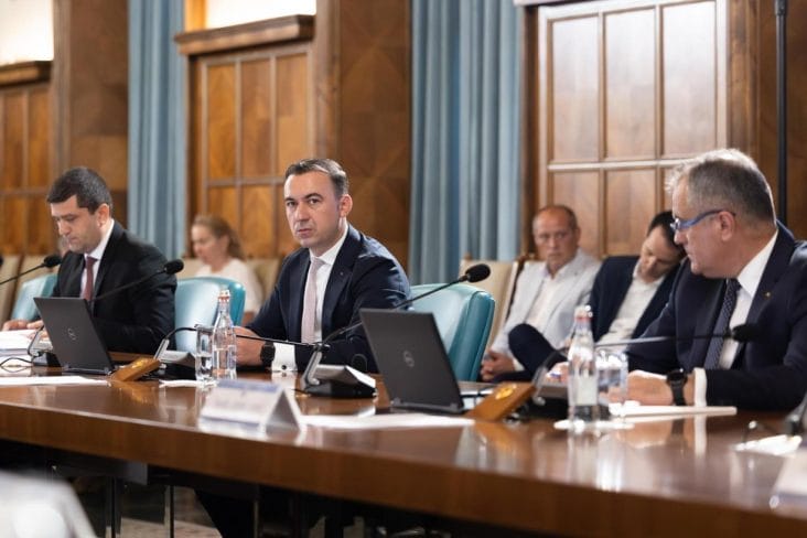 Știri de azi | Un ministru USR se laudă cu o mare descoperire, ‘șutită’ de la un ministru PSD, coleg de scaun cu el în Guvern - Știri de azi | 