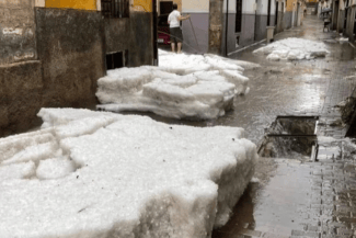 Știri de azi | VIDEO Spania, lovită de o furtună cum rar s-a văzut: Ploi torențiale și grindină ca-n filme au transformat orașele în lacuri; localități izolate de ape - Știri de azi | 