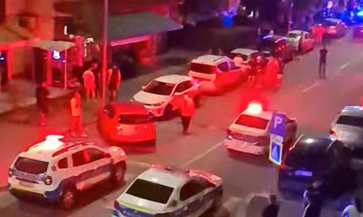 Știri de azi | VIDEO Un bărbat a fost ucis cu un cuțit în inimă de un adolescent de 15 ani care urmărea alt băiat, în Târgoviște: Victima intervenise să oprească cearta - Știri de azi | 