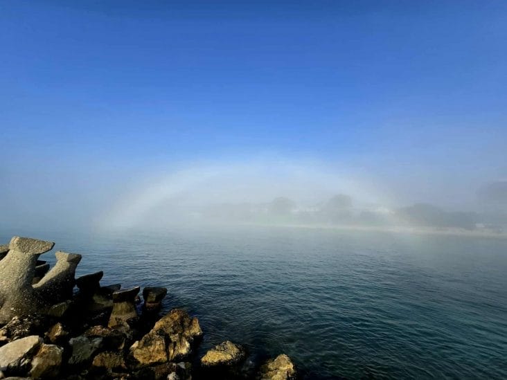 media-175344035932388600jpg - Știri de azi Știri de azi | FOTO Apariție miraculoasă pe cerul României! Un arc alb misterios, vizibil de pe litoralul românesc: ‘Este un legământ, o promisiune. Vor urma vremuri mai bune’ - Știri de azi |