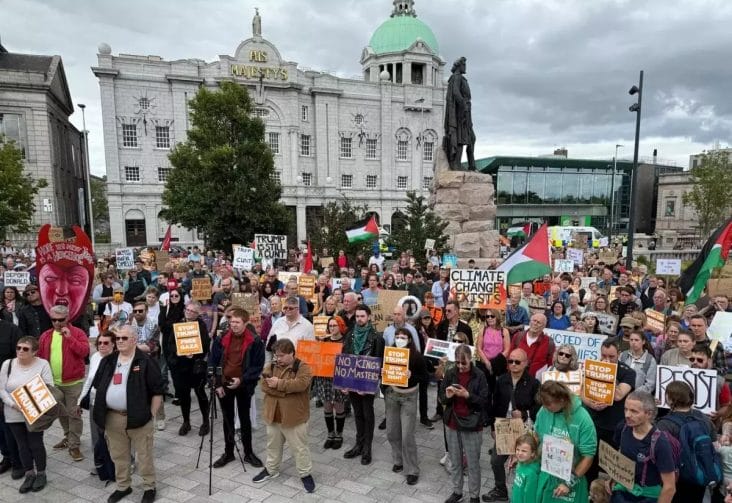 Știri de azi | VIDEO Proteste în Scoția faţă de vizita privată a președintelui american. ‘Scoţia îl urăşte pe Trump’ - Știri de azi | 