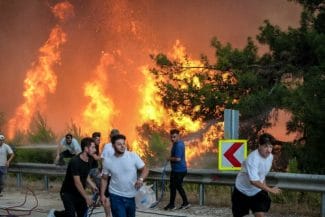 Știri de azi | Sezonul turistic e amenințat de incendii în Turcia. Focul pârjolește de două zile regiuni din Antalya și se apropie cu repeziciune de capitala Ankara - Știri de azi | 